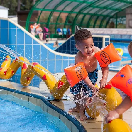 Oostappen Bv Aldeamento Turístico 3*